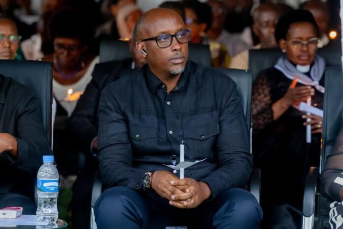 Ubuyobozi n’abakozi ba FERWAFA bifatanyije n’abatuye umurenge wa Remera mu gikorwa cyo kwibuka a